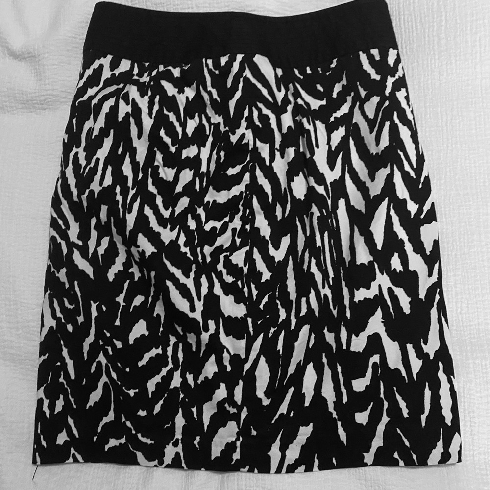 The Limited black and white pencil skirt sz 0